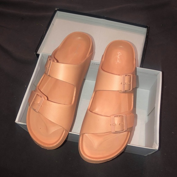 New in box! Maui Buckled Light Orange Coral Slide Sandals Size 10 Qupid - Picture 4 of 7